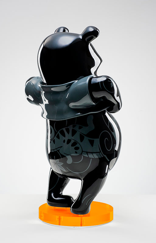 Sculpture "Tatpooh BLK Kuro Gallery" by Jee Saya - 41 cm/16.1"